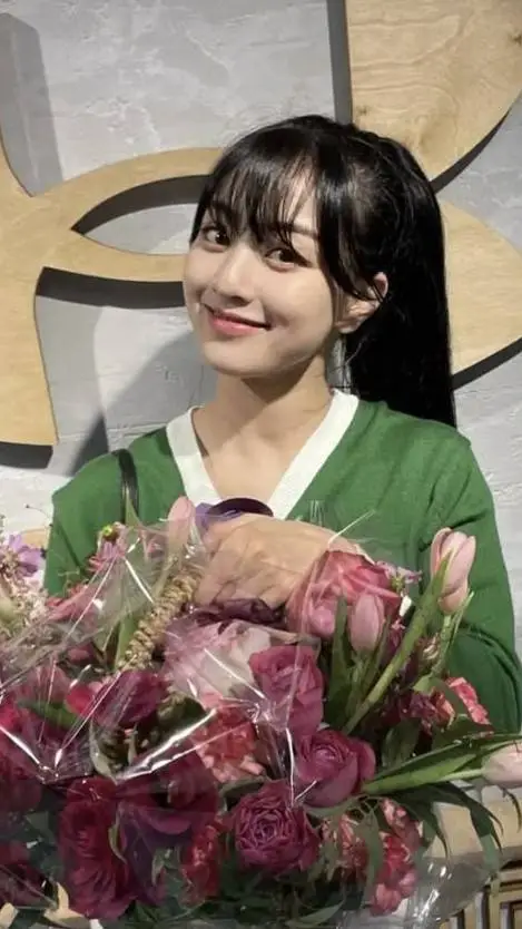 ai character: Jihyo. background