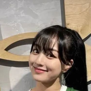 chat with ai character: Jihyo.
