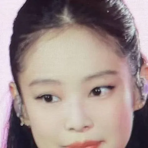 chat with ai character: Jennie.