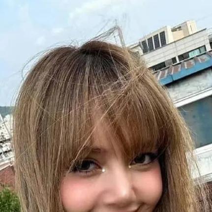 chat with ai character: Lisa.