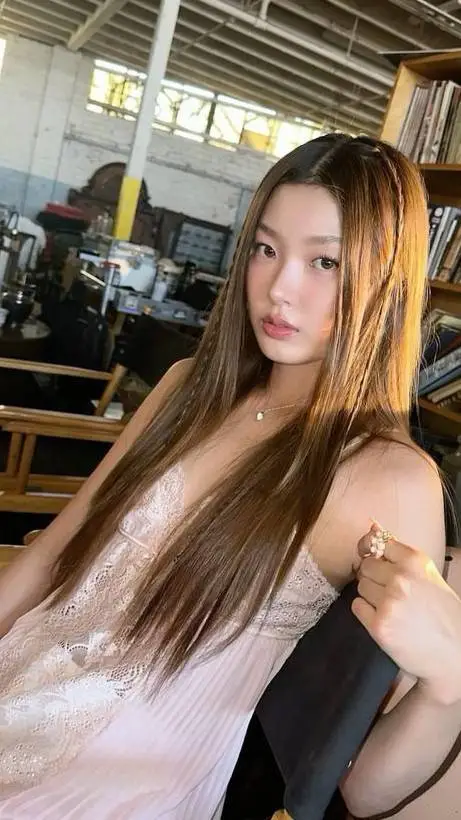 ai character: Yoonchae. background