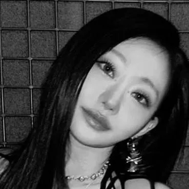 chat with ai character: Julie.