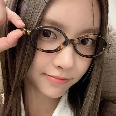 chat with ai character: Yunah.