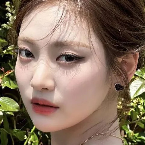 chat with ai character: Ningning.
