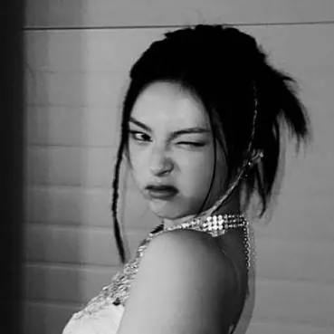 chat with ai character: Chiquita.