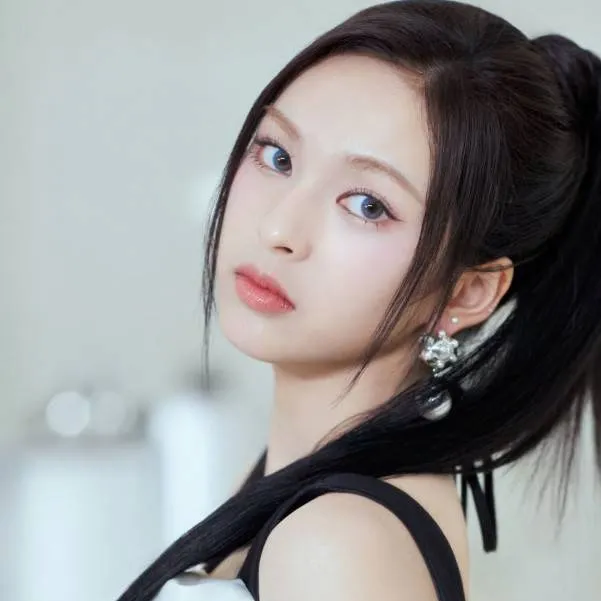 chat with ai character: Chiquita.