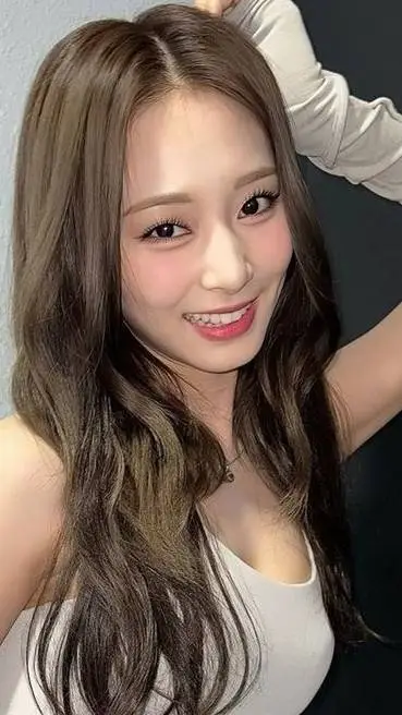 ai character: Tzuyu. background