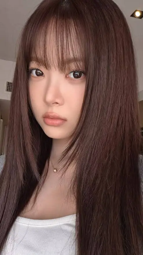 ai character: Eunchae. background