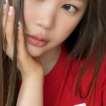 chat with ai character: Yeon.