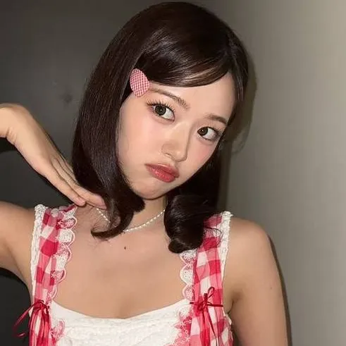 chat with ai character: Yujin.