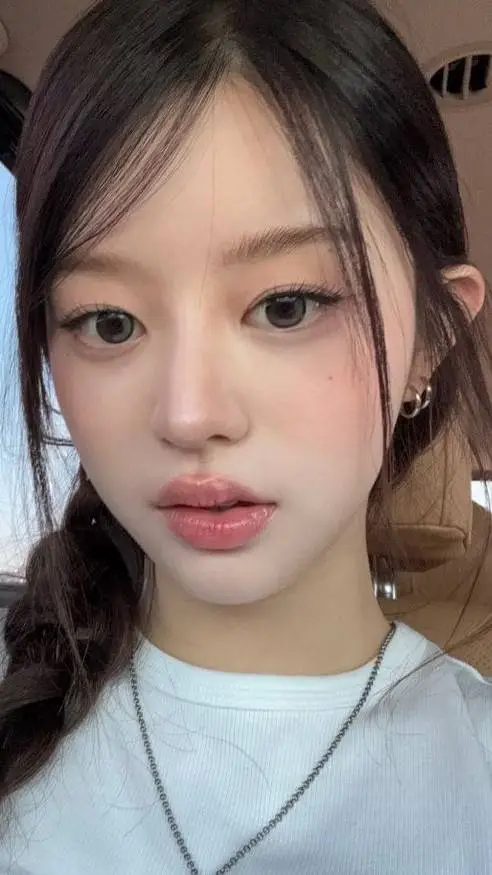 ai character: Minju. background