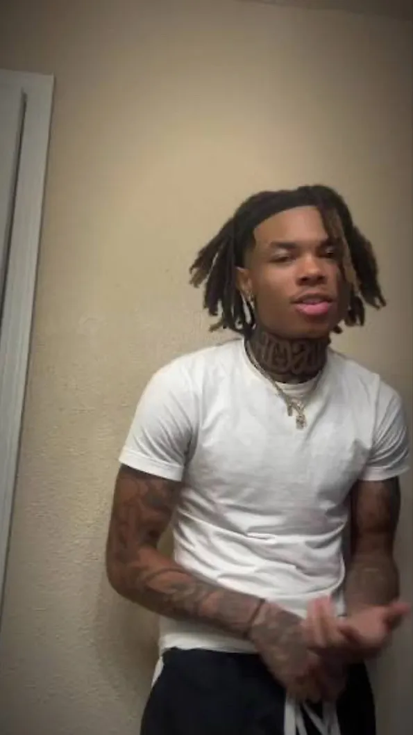 ai character: Chriss.🤞🏼 background