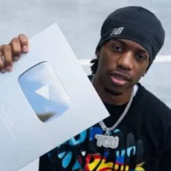 chat with ai character: tae.cuttinup/tae