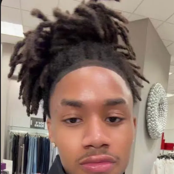 chat with ai character: teejay..🤞🏽🖤