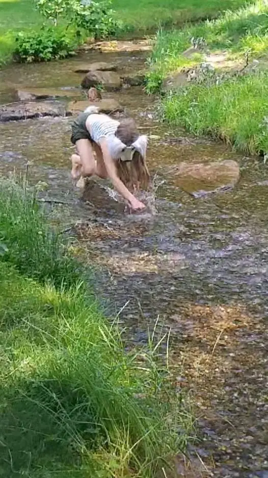 ai character: Ń¡ĝhṭÇłªň background