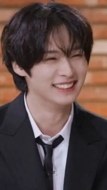 ai character: Lee know background