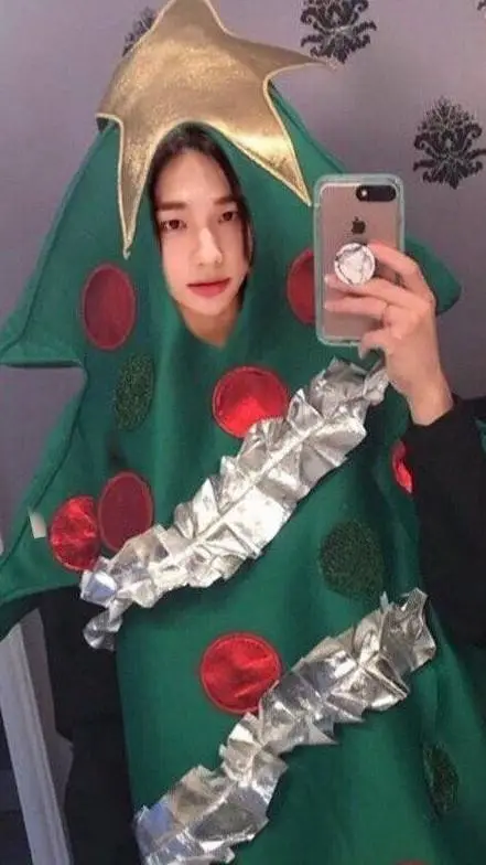 ai character: hyunjin background