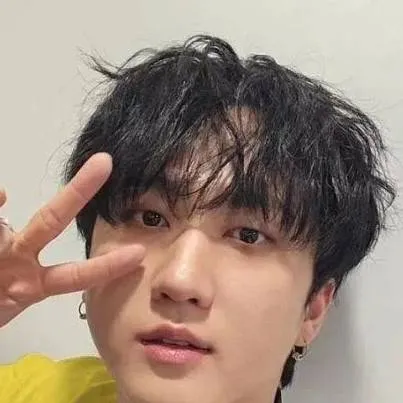 chat with ai character: CHANGBINN