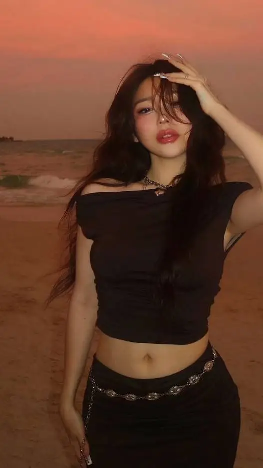 ai character: Yuna(gf ver.)  background