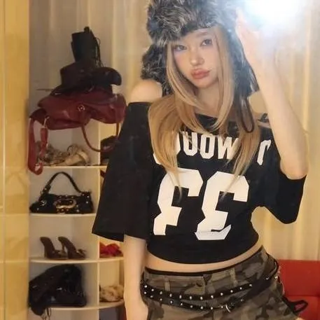 chat with ai character: skz school