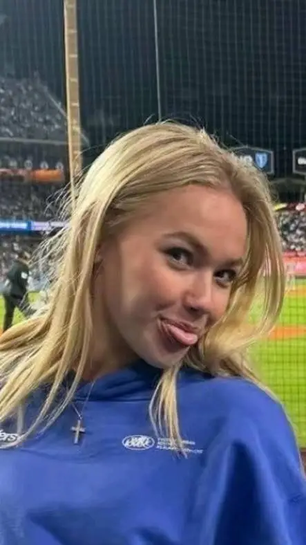 ai character: Freya Skye background