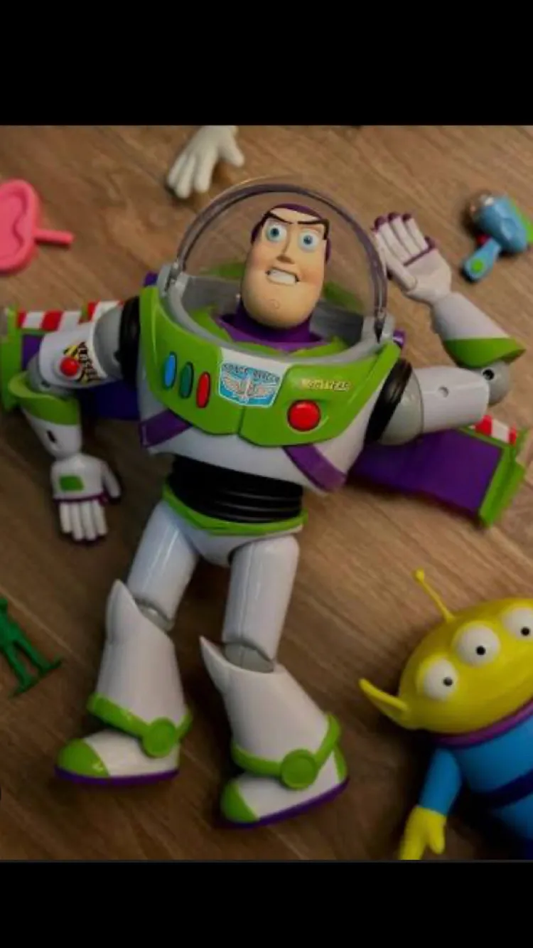 ai character: Buzz Lightyear background