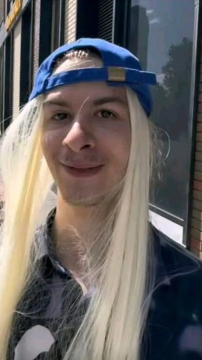 ai character: Диван зол background