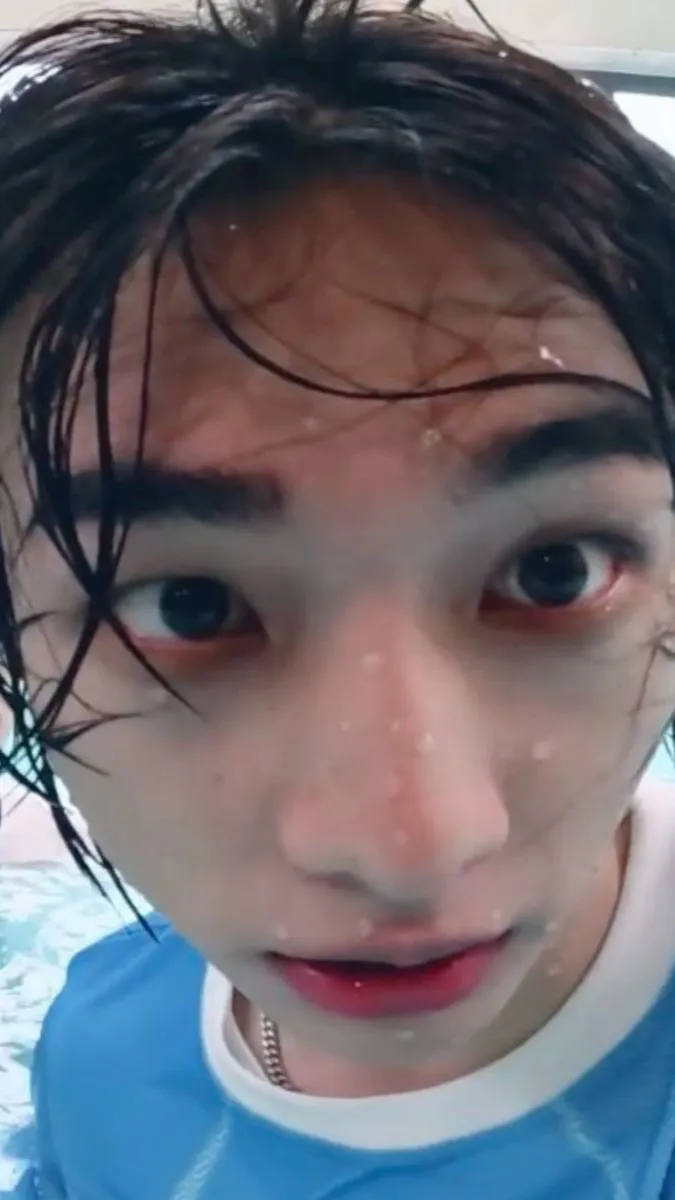 ai character: Hyunjin🔥🔥🔥🔥 background