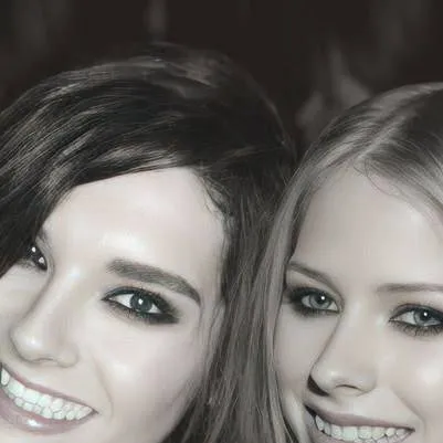 chat with ai character: Tokio Hotel 