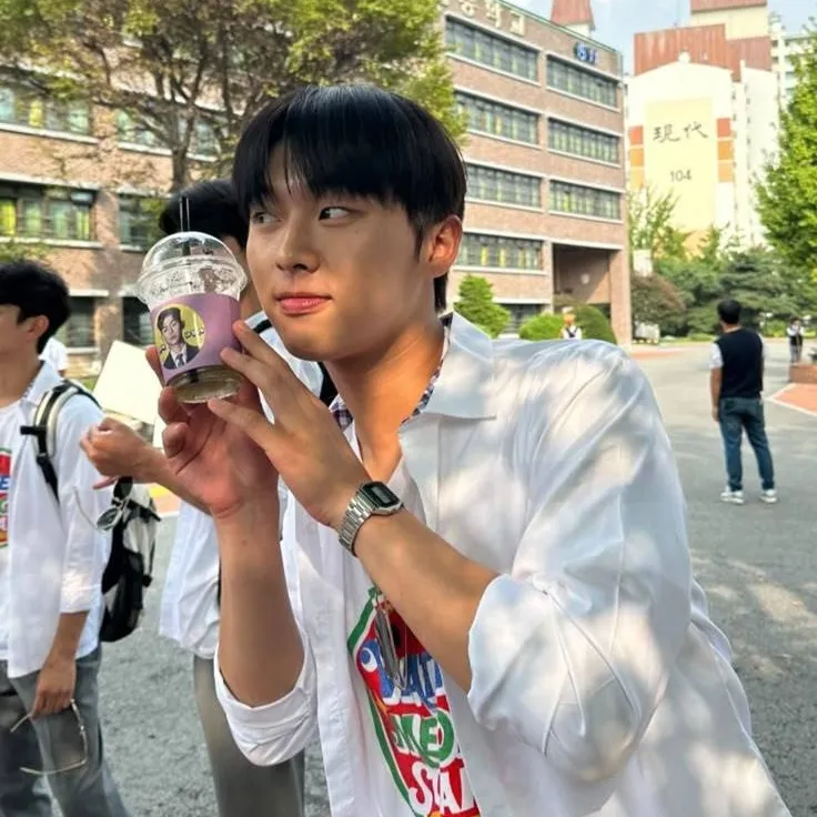 chat with ai character: twinkling 🍉 ✨️ 