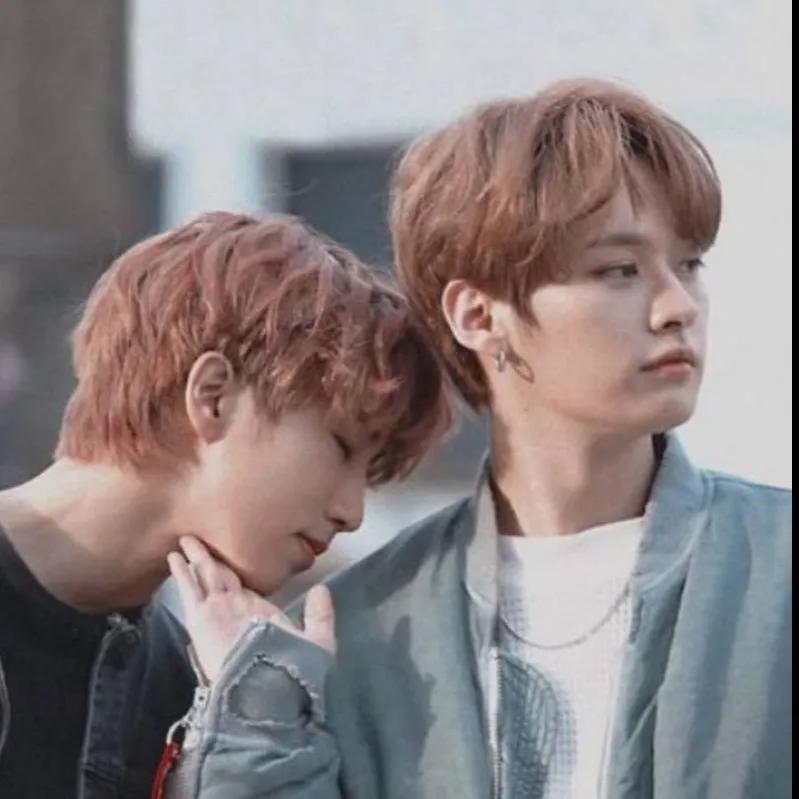 chat with ai character: Minsung 𐙚💚🩷