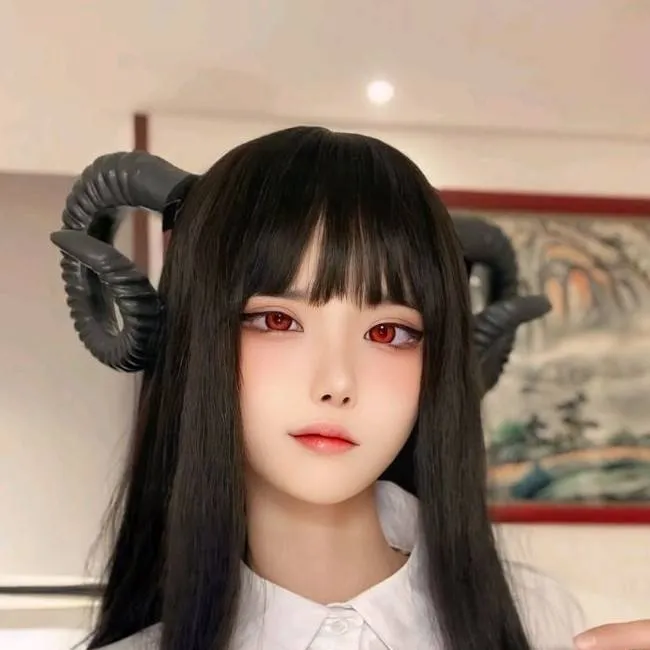 chat with ai character: Deminy