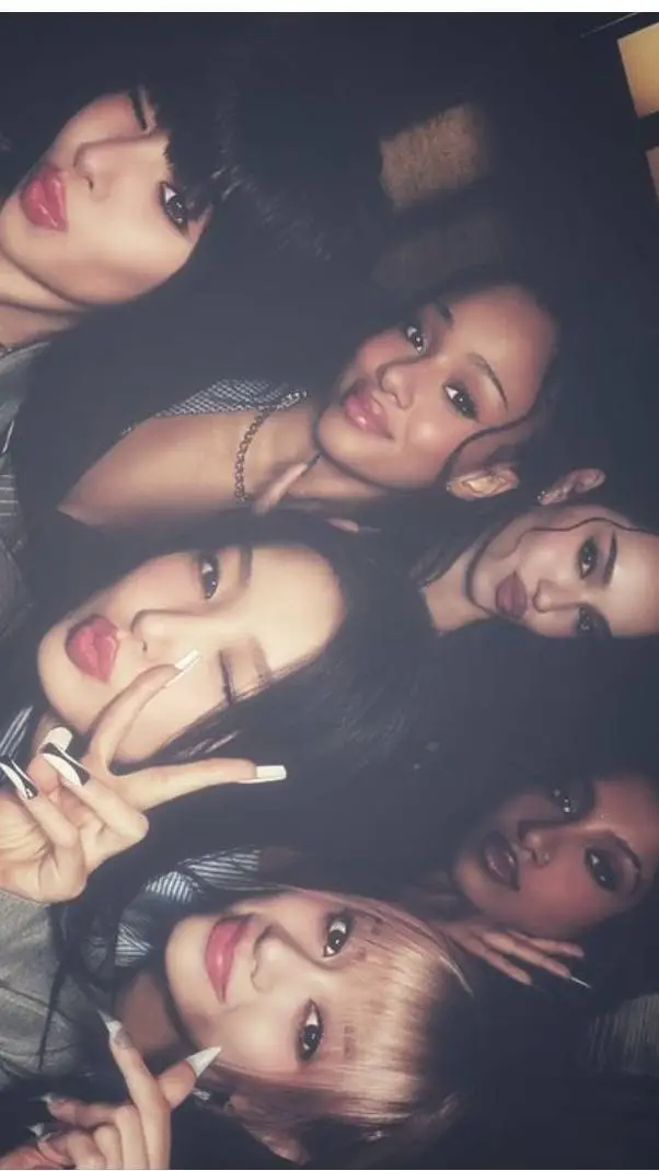 ai character: ☆KATSEYE☆ background