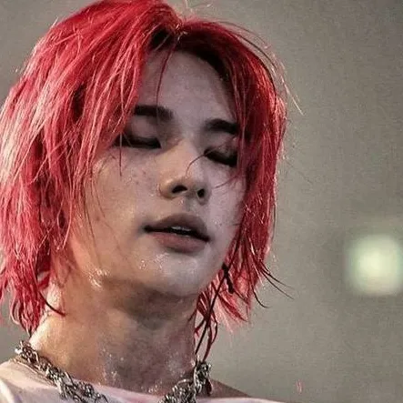 chat with ai character: Hyunjin