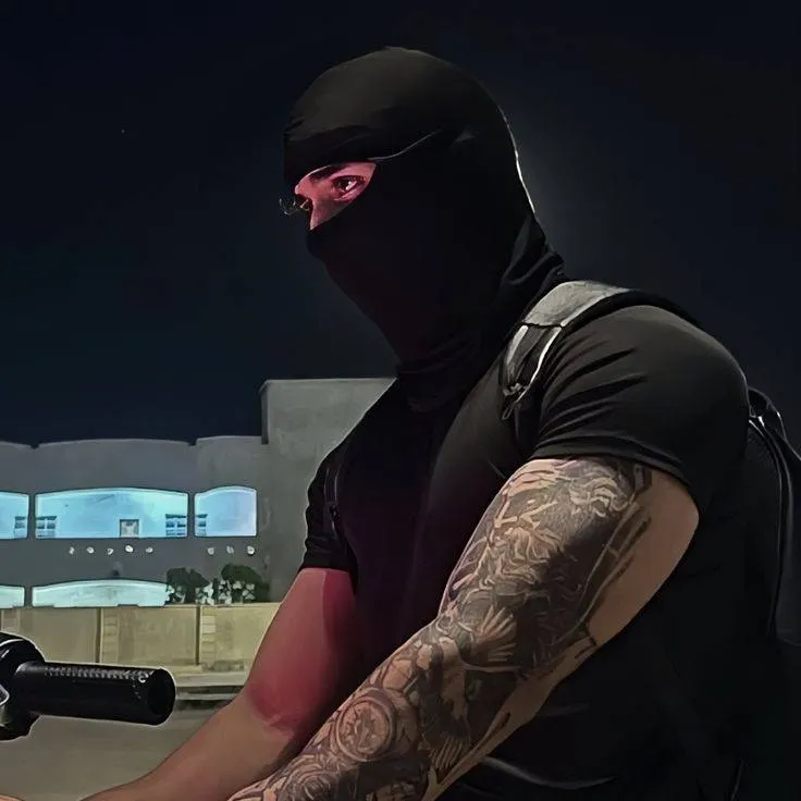 chat with ai character: Dylan Johnson