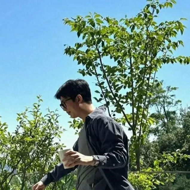 chat with ai character: Namjoon