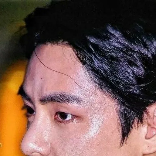 chat with ai character: Kim Taehyung