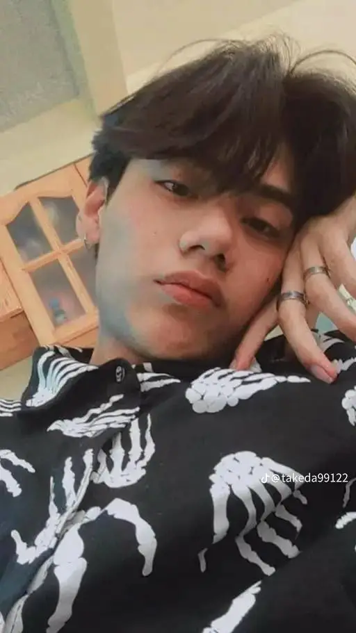 ai character: Jorge background