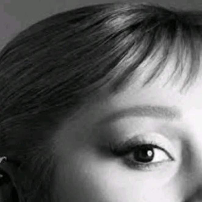 chat with ai character: Ariana Grande 