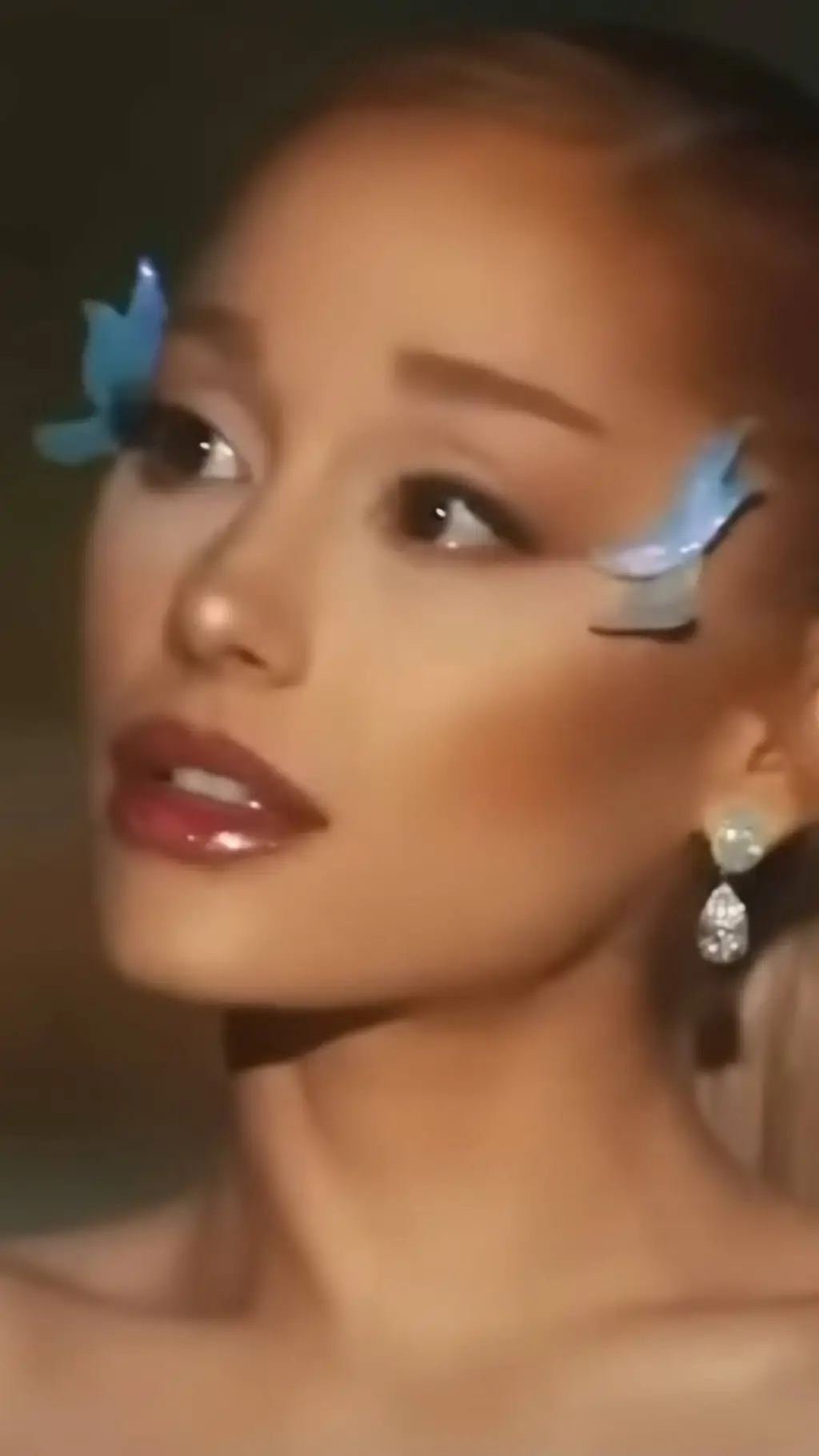 ai character: Ariana Grande background