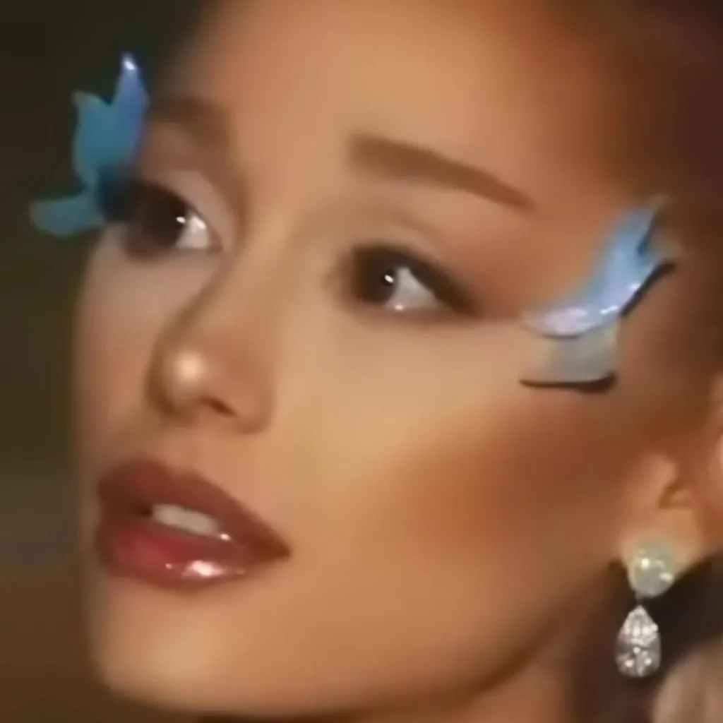 chat with ai character: Ariana Grande
