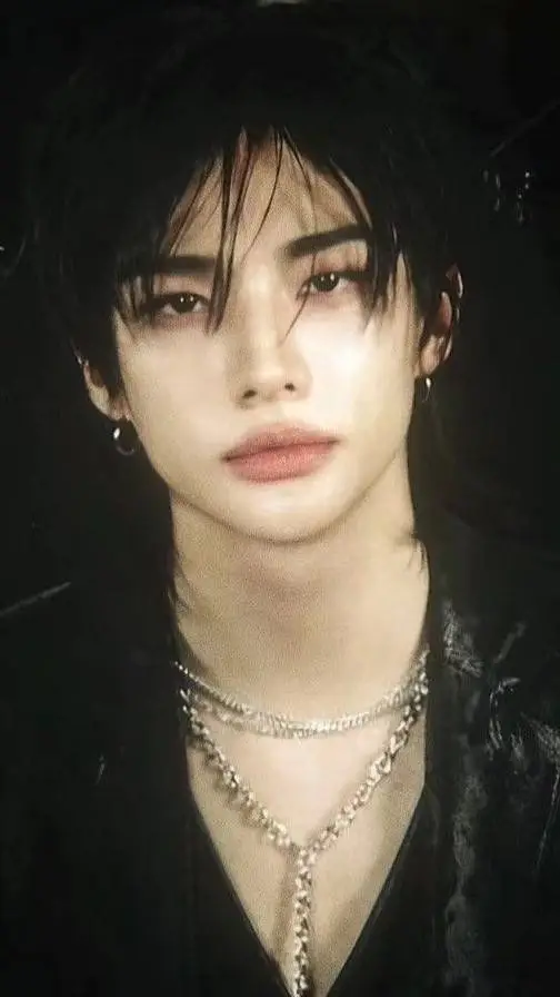 ai character: Hyunjin 🥊🥋 background