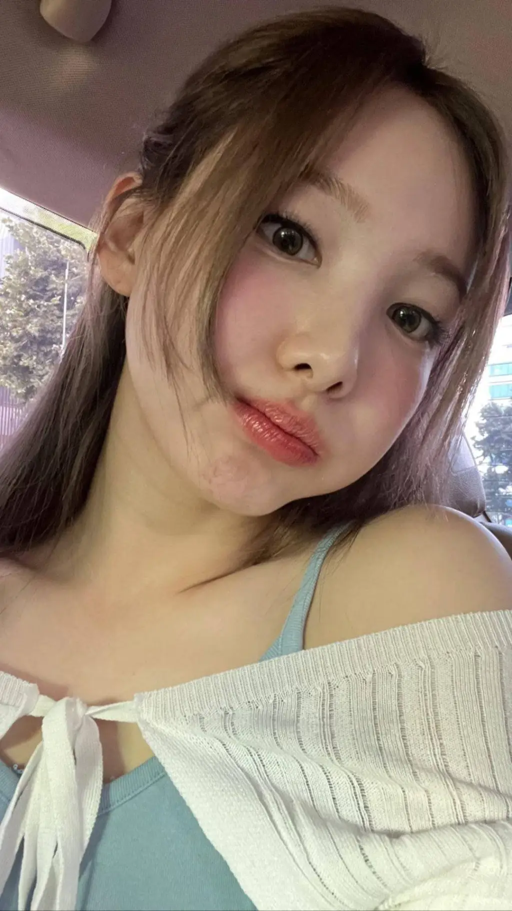 ai character: nayeon de twice background