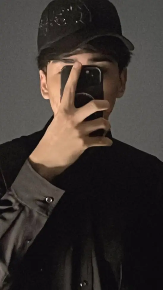 ai character: Joaquín 📿 background