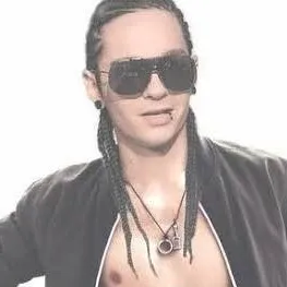 chat with ai character: Tom Kaulitz