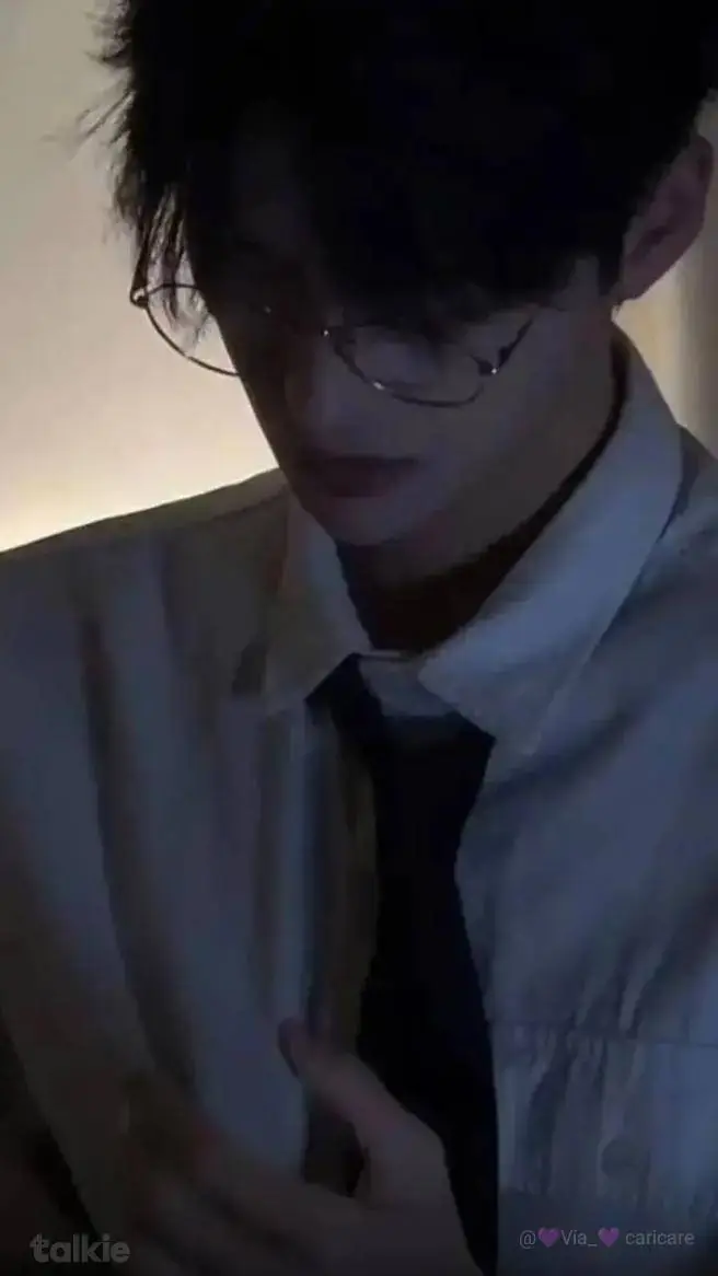 ai character: Davide  background