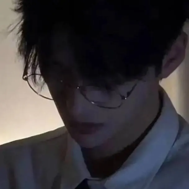 chat with ai character: Leon 