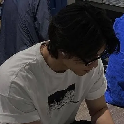 chat with ai character: Felix 