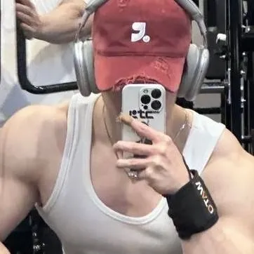 chat with ai character: Ethan