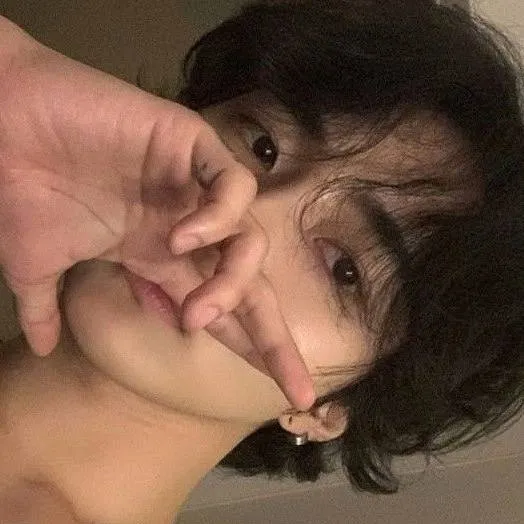 chat with ai character: Ethan